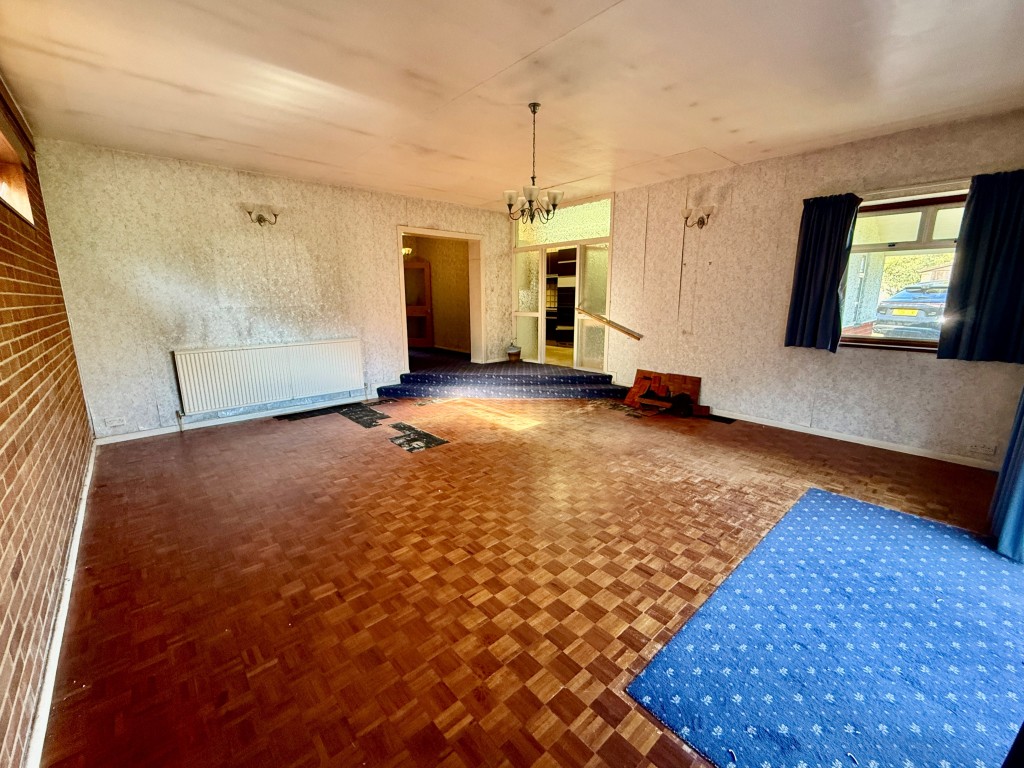 Lot: 89 - DEVELOPMENT OPPORTUNITY - PERMISSION FOR TWO DETACHED CHALET BUNGALOWS AND EXTENSION OF EXISTING DWELLING INTO CHALET BUNGALOW - Living room